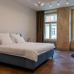 Luxury Old Town Apt, Parking